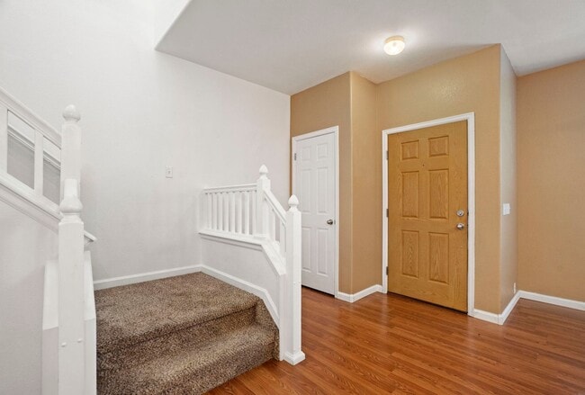 Building Photo - Cute 2bd, 2.5ba Townhome Across from Cottonwood Park....shorter lease term available