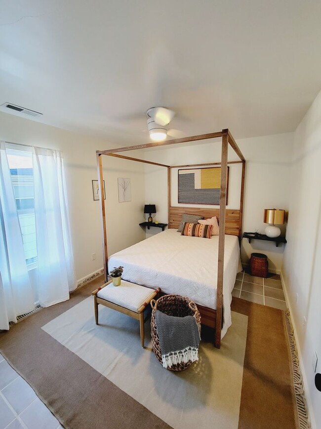 Building Photo - CAROLINA PLACE - Within minutes to Downtow...