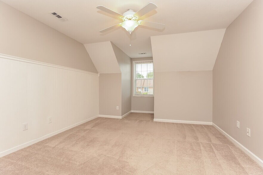 Building Photo - 3013 Candlelite Dr