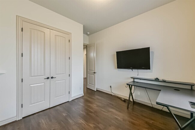 Building Photo - 9634 Lansing Meadows Dr