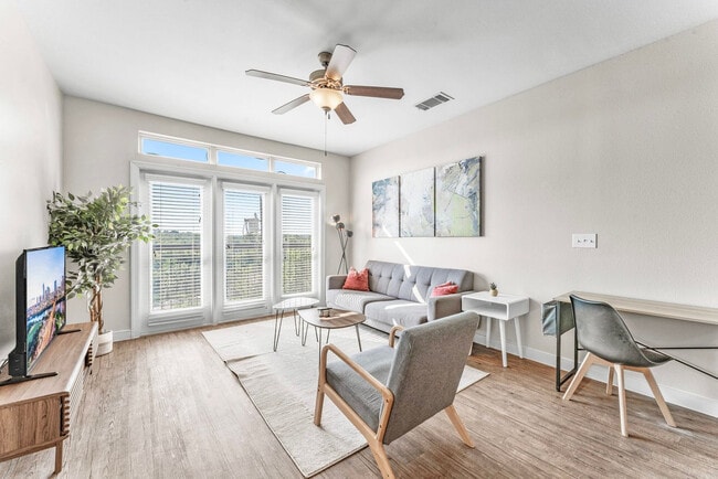 Building Photo - 501 E Oltorf St