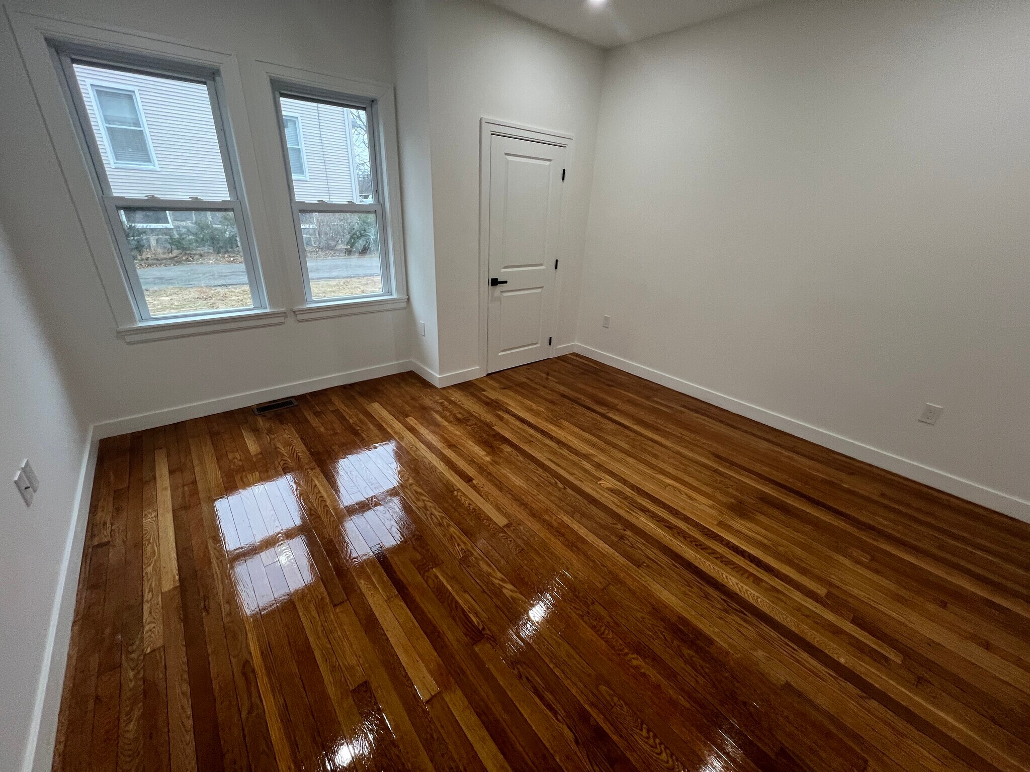 Building Photo - 82 Albertina St