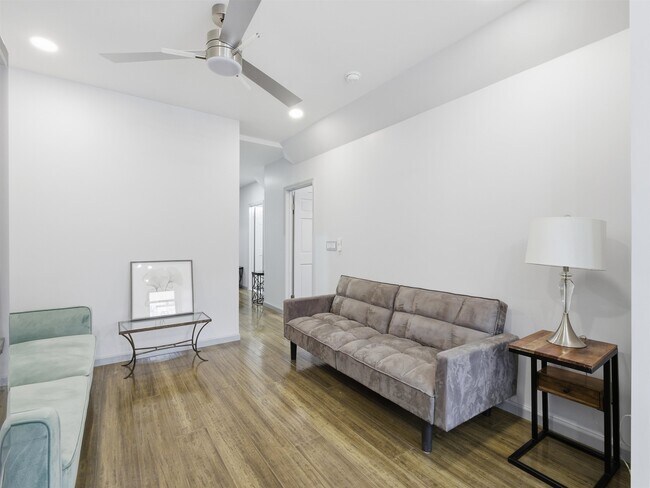 Building Photo - 232 1st St