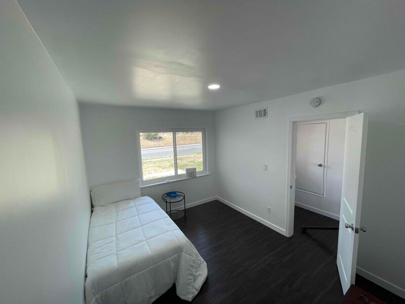 Building Photo - 11350 Kagel Canyon St
