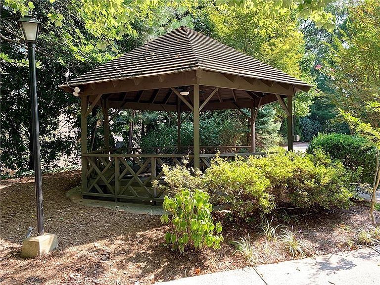 Outdoor area - 3060 Pharr Court North NW
