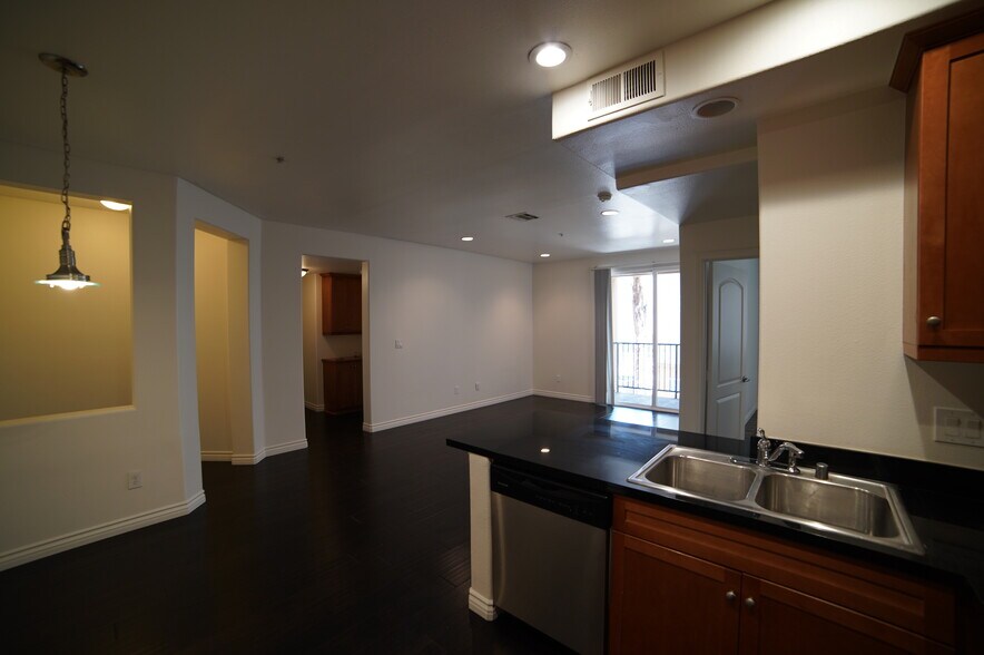 Building Photo - 360 W Avenue 26