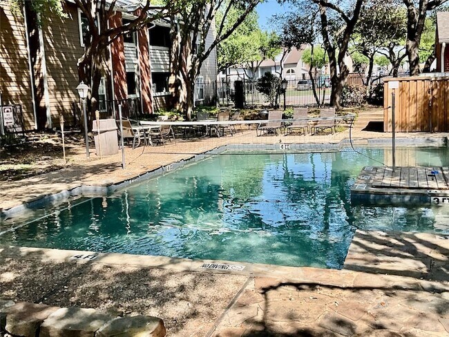 Building Photo - 3639 W Northgate Dr