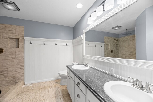 Building Photo - 2 WEEKS FREE!! Beautiful 5 bedroom home in...