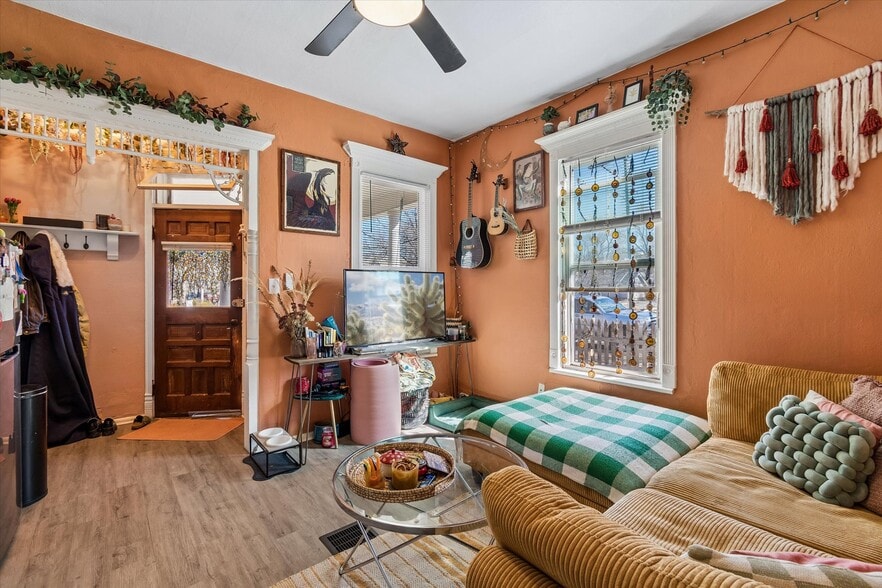 Building Photo - 1843 Grove St