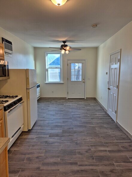 Building Photo - 2979 Fairfield Ave