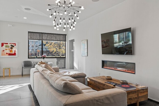 Building Photo - 19 Day St