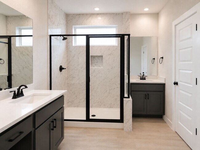 Building Photo - Beautiful 3 Bedroom Home + Study in Paramount