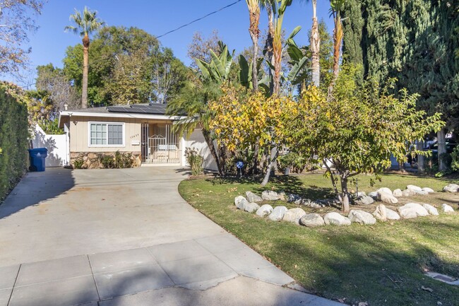 Primary Photo - 15439 Vose St