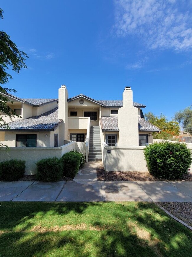 Building Photo - Second story 2/2 condo with easy access to I-10 and 60 FWY.