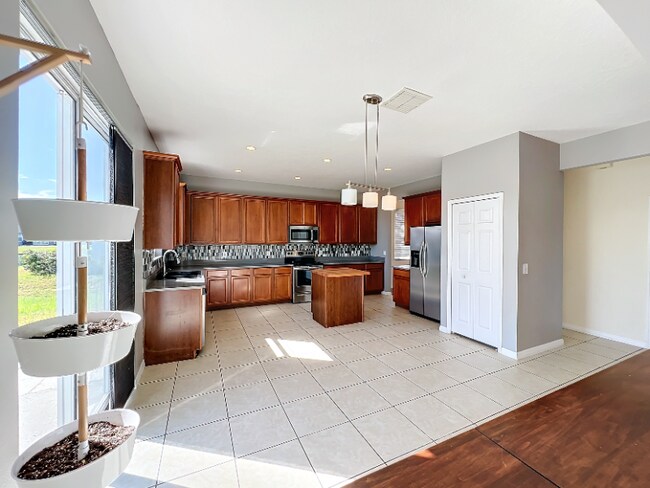 Building Photo - 4804 Adair Oak Dr