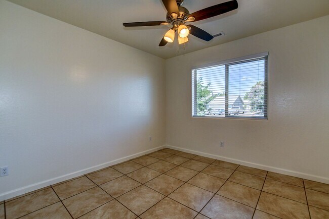 Building Photo - 7105 E Dodge Cir