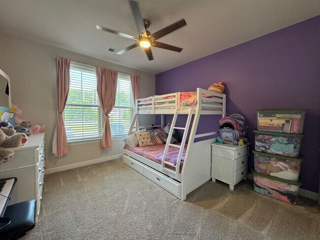 Building Photo - Stylish 2 Bed 2 Bath Condo With Den & Balc...