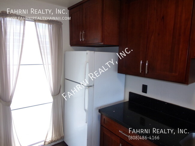 Building Photo - PALEHUA GARDENS - Upgraded 3 Bedroom Townhome