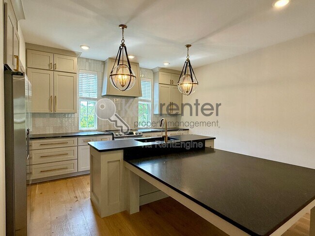 Building Photo - 1072 Amelia Ct