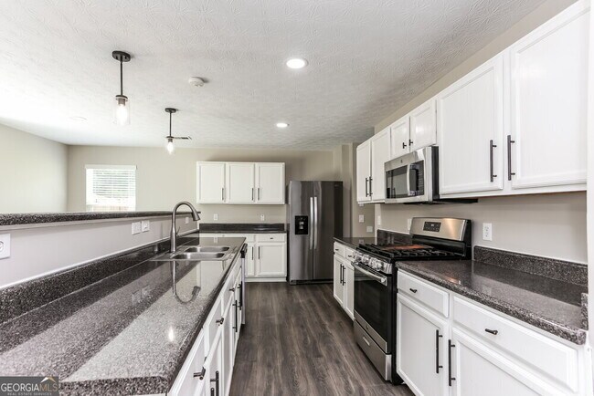 Building Photo - 2210 Valley Creek Dr
