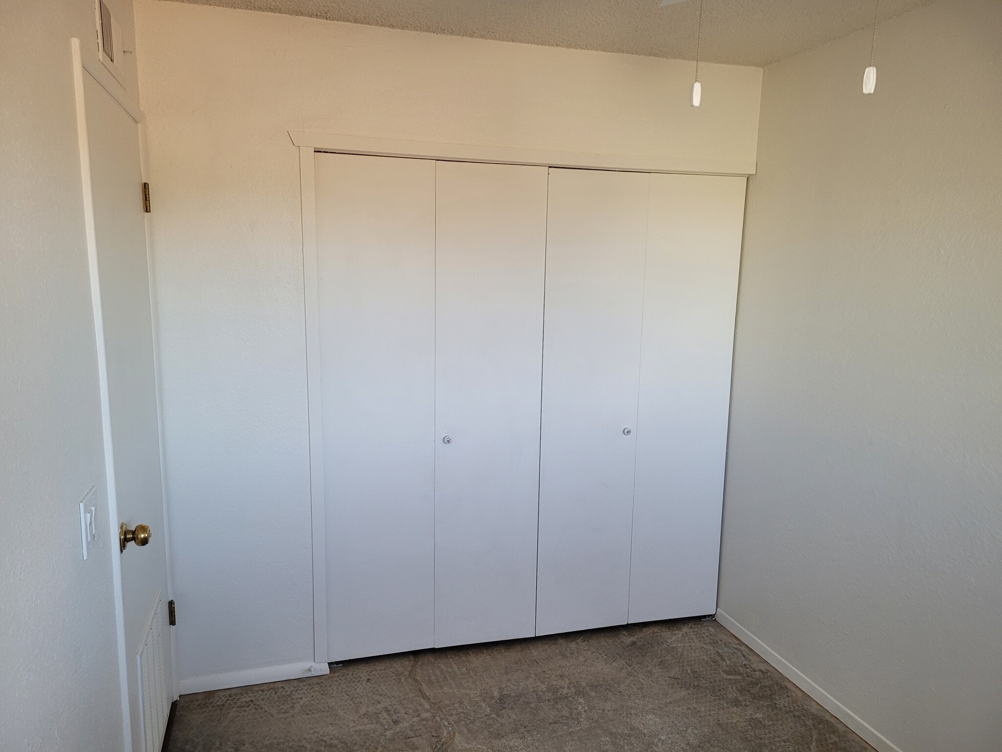 Building Photo - 1033 S 5th St