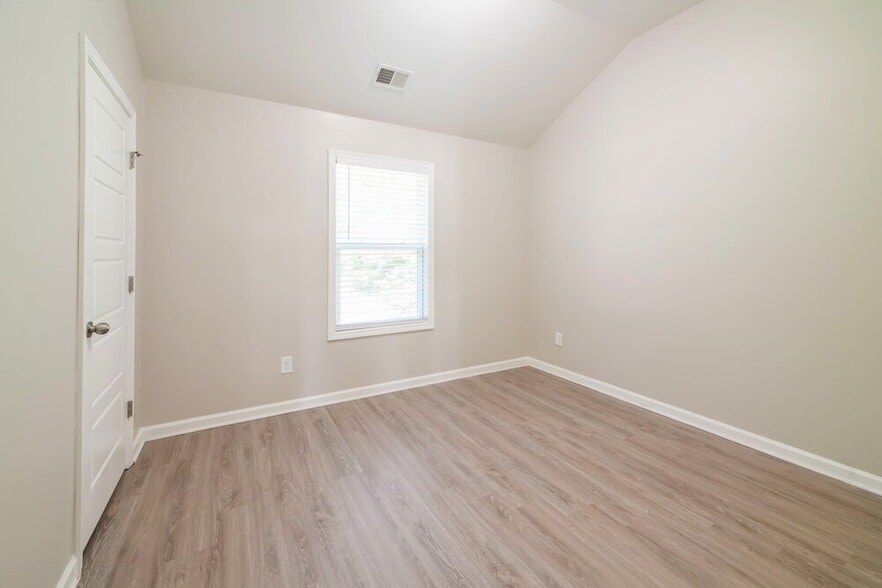 Building Photo - 149 Lindsey Dr