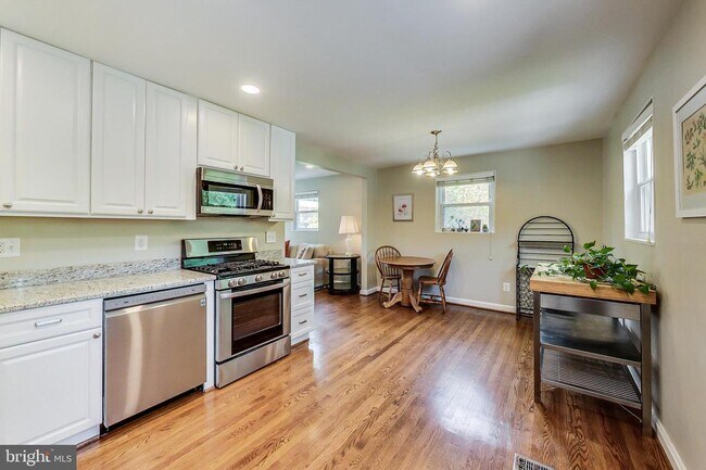 Building Photo - 4715 Oxbow Rd