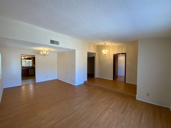 Building Photo - 4 Bedroom Single Story Home Near Juan Tabo Blvd SE & Central Ave SE by Four Hills!