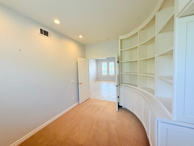 Building Photo - Pet-Friendly Hillside 4BR Home with New Flooring | Newbury Park