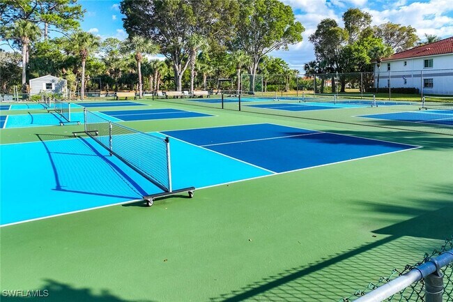 Building Photo - 640 Luisa Ln