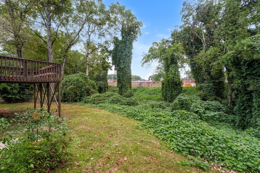 Building Photo - 1228 Weston Dr