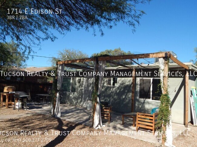 Building Photo - 1714 E Edison St
