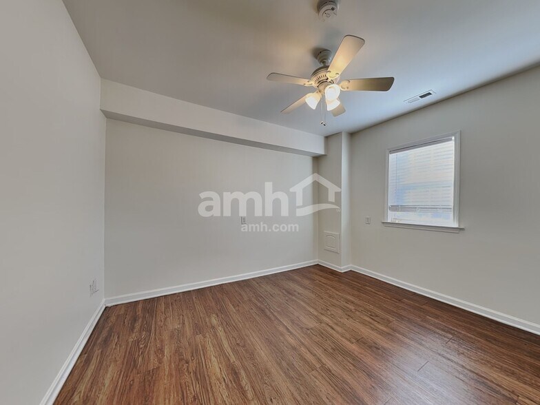 Building Photo - 2405 Joshua Ln