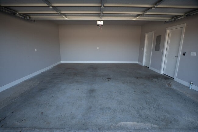 Building Photo - 3-bedroom, 2-bathroom home located in the beautiful Pea Ridge, AR