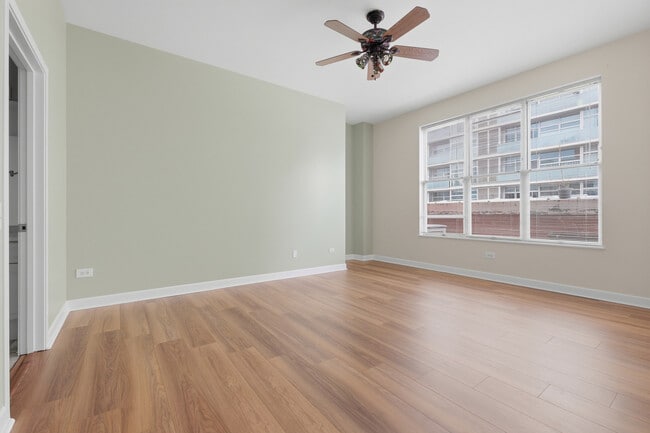 Building Photo - 1631 S Michigan Ave