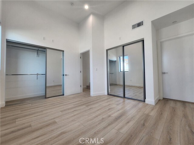 Building Photo - 6061 Fulton Ave