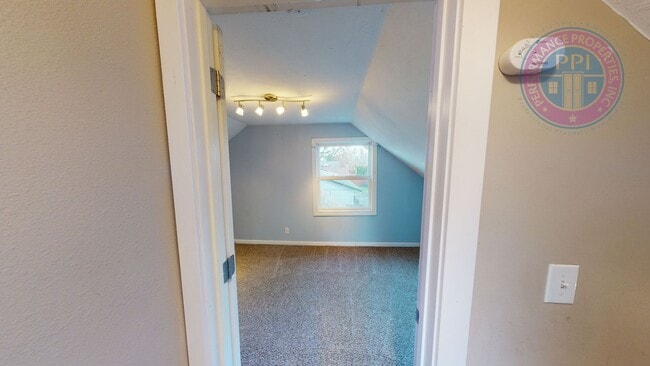 Building Photo - Adorable Canby Home, Cozy Gas Fireplace, Private Fenced Yard, Cat or Dog Friendly (2 max)