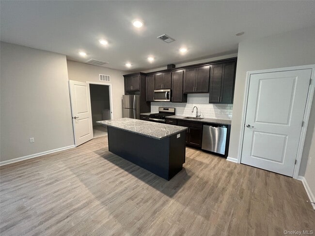 Building Photo - 414 Tower Ridge Cir