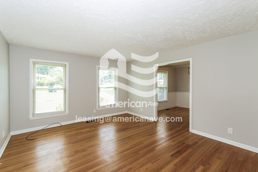 Building Photo - 3006 Eagle Dr