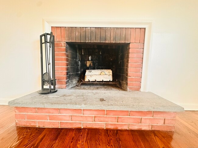 Building Photo - 266 Linwood St