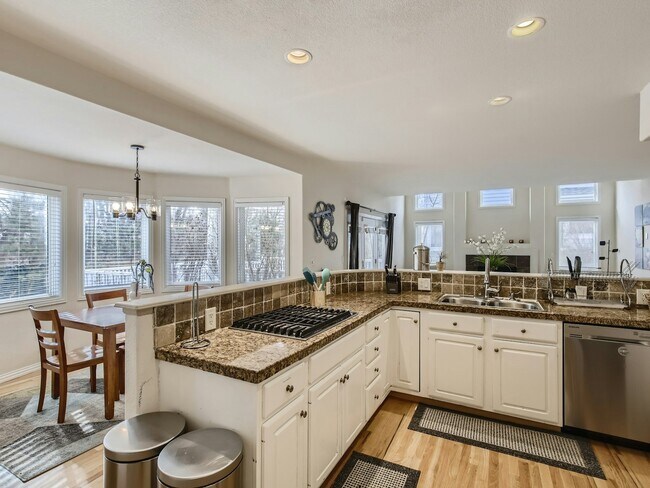 Building Photo - 4304 S Hampton Cir