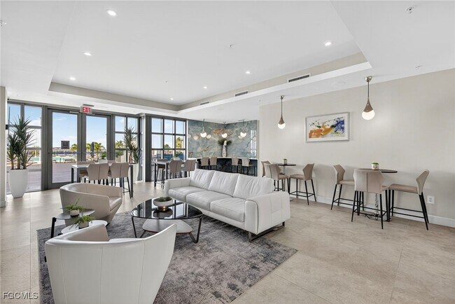 Building Photo - 3000 Oasis Grand Blvd