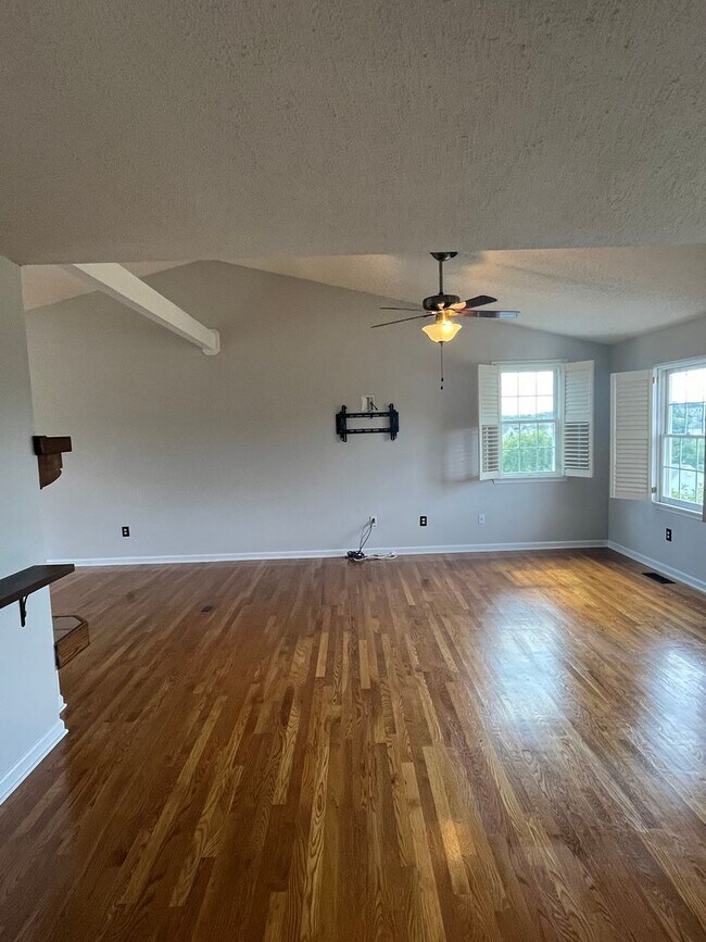 Building Photo - Beautiful 3 Bedroom house in Fishersville ...