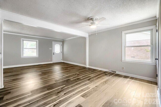 Building Photo - 221 Eden Cir
