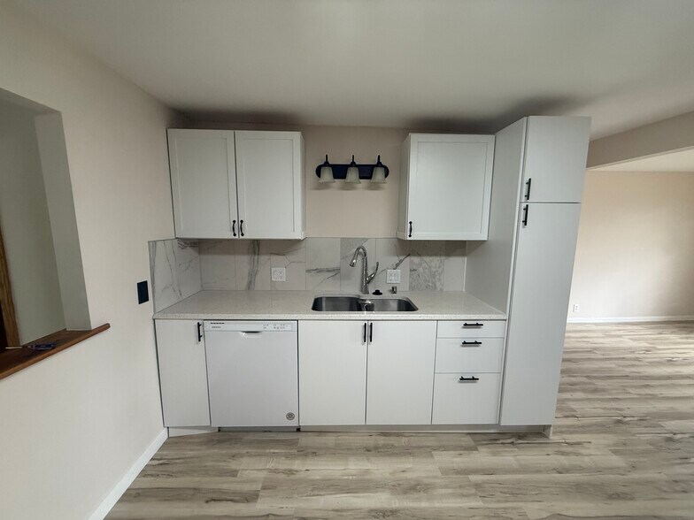 Kitchen - 7214 W Mineral Point Rd