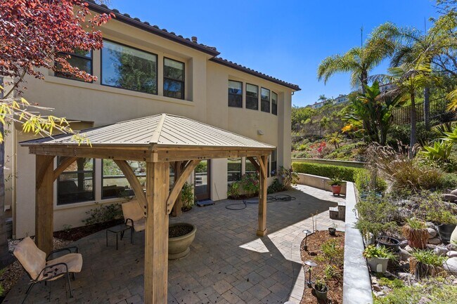 Building Photo - Elegant 5-Bedroom Carmel Valley Home with ...