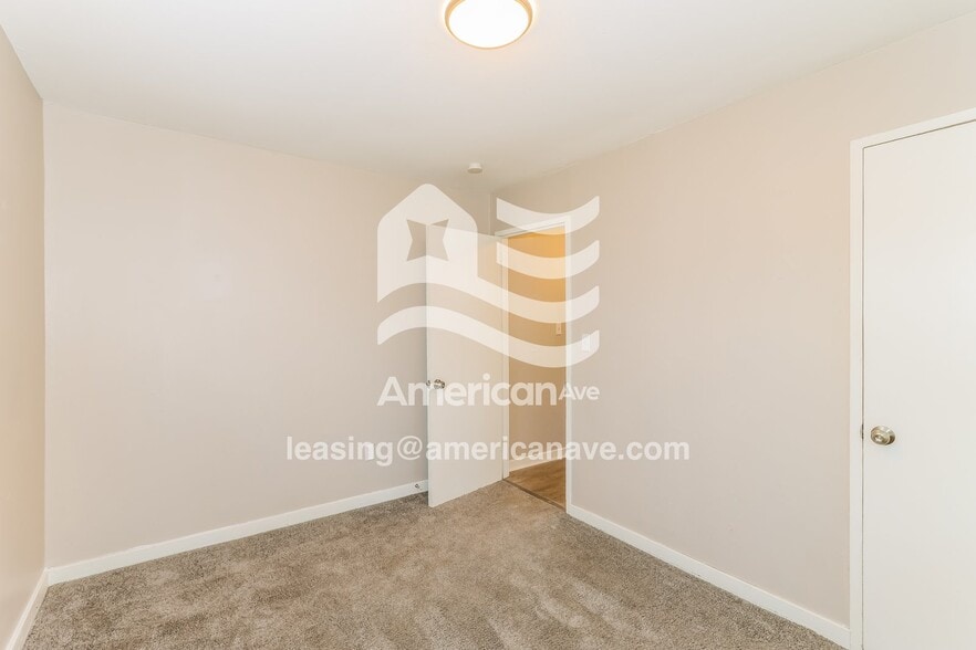 Building Photo - 652 Lorraine Dr