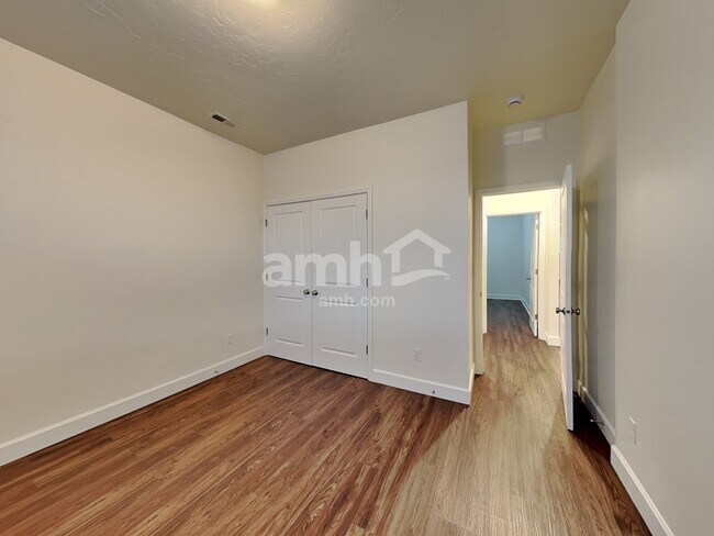 Building Photo - 3465 S Bartlett Ave