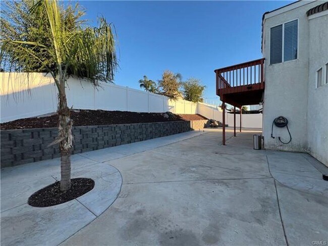 Building Photo - Beautifully Menifee Home with Three-Car Ga...