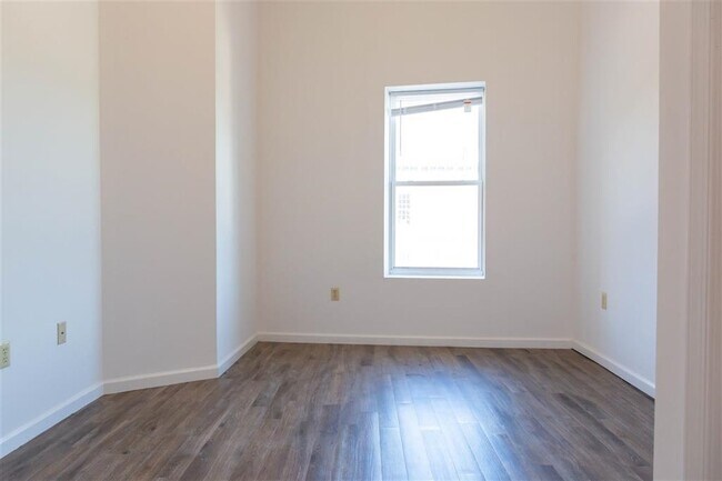 Building Photo - 517 Communipaw Ave